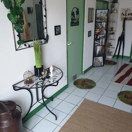 Apartmán La Tropicale, Climatise Avec Parking, Proche Cite Medievale *