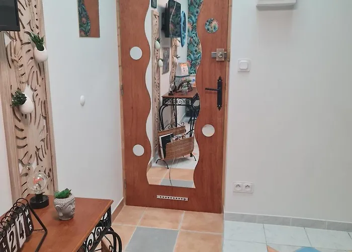 La Tropicale, Climatise Avec Parking, Proche Cite Medievale